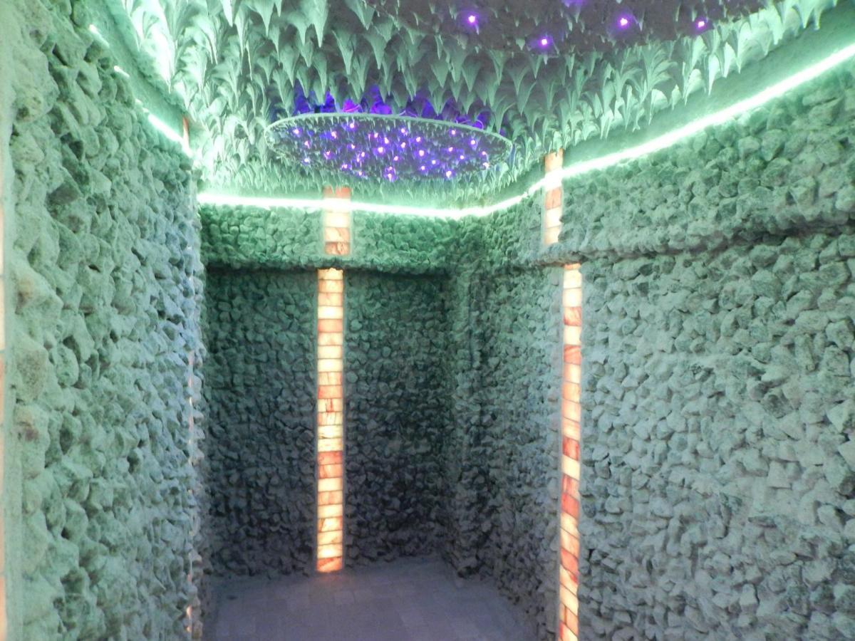Hotel Traian Caciulata Călimăneşti Екстериор снимка